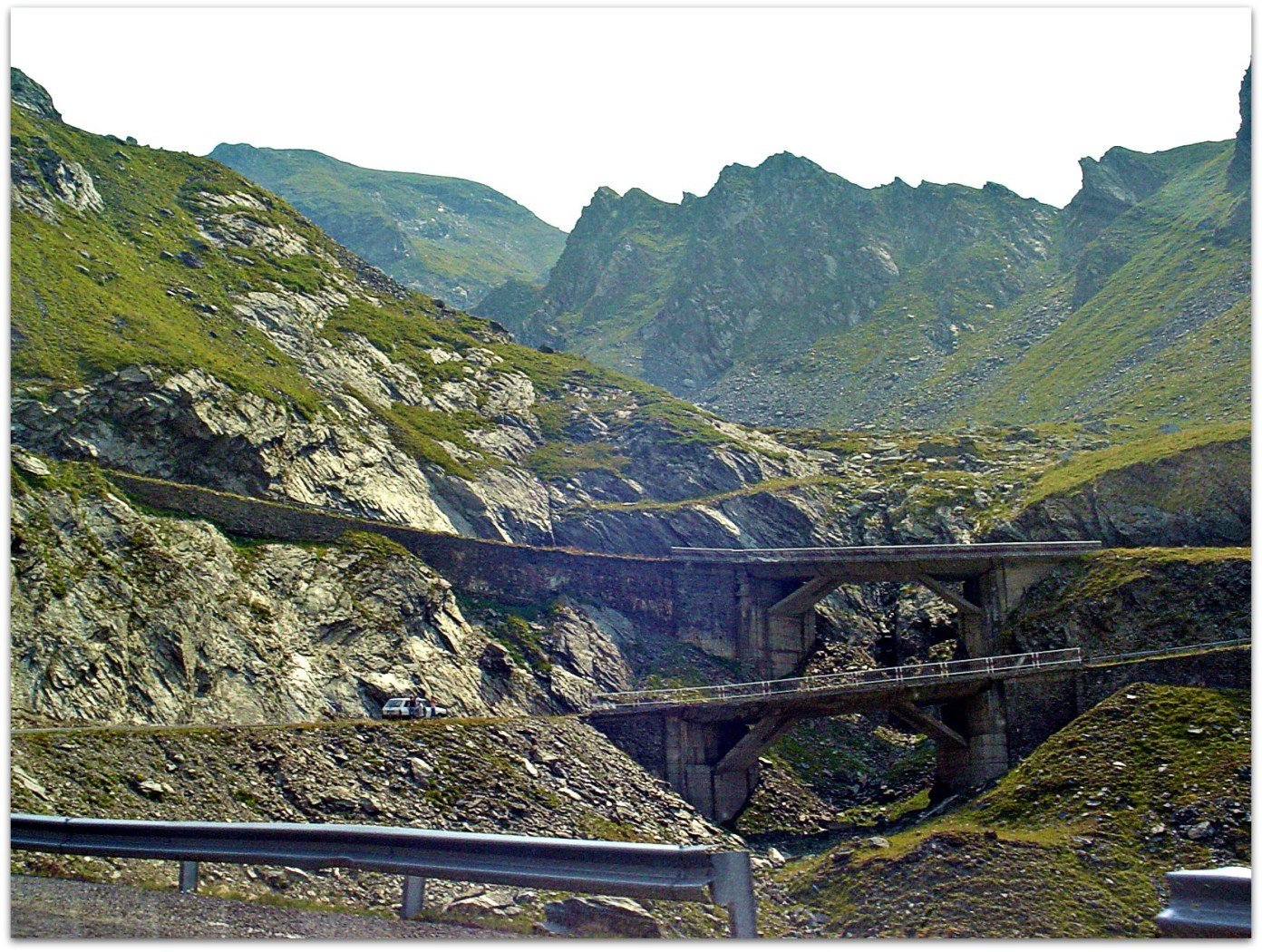 Serpentines up the mountains (Transfagarasan) from Balea Falls. Photo via Flickr Creative Commons by CameliaTWU