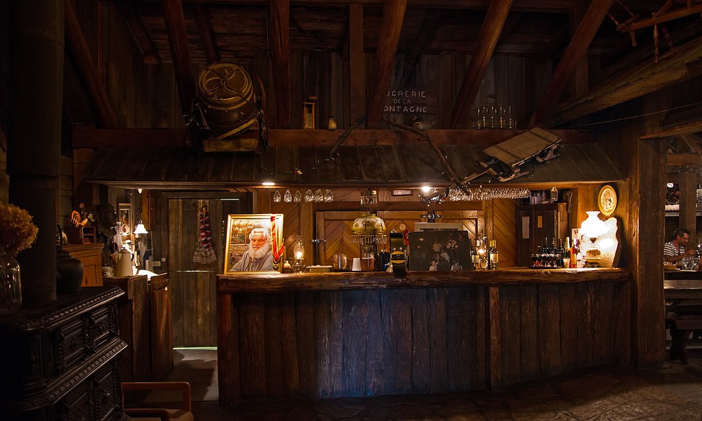 The bar at Sucrerie de la Montagne photo by Doug Zwick (https://www.flickr.com/photos/dczwick/) via Flickr.com
