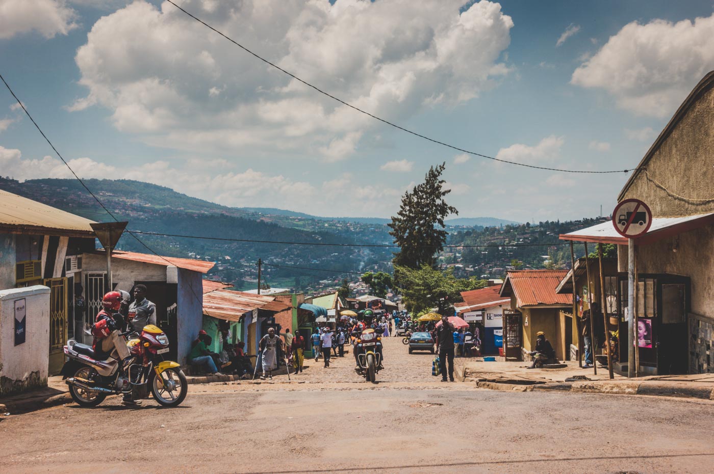 Traveling to Rwanda: Busy street in Kigali