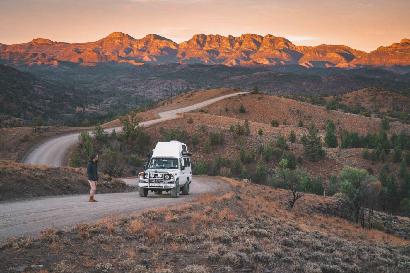 Australia SA Ikara Flinders Ranges Razorback Lookout sunrise troopy Max 04817