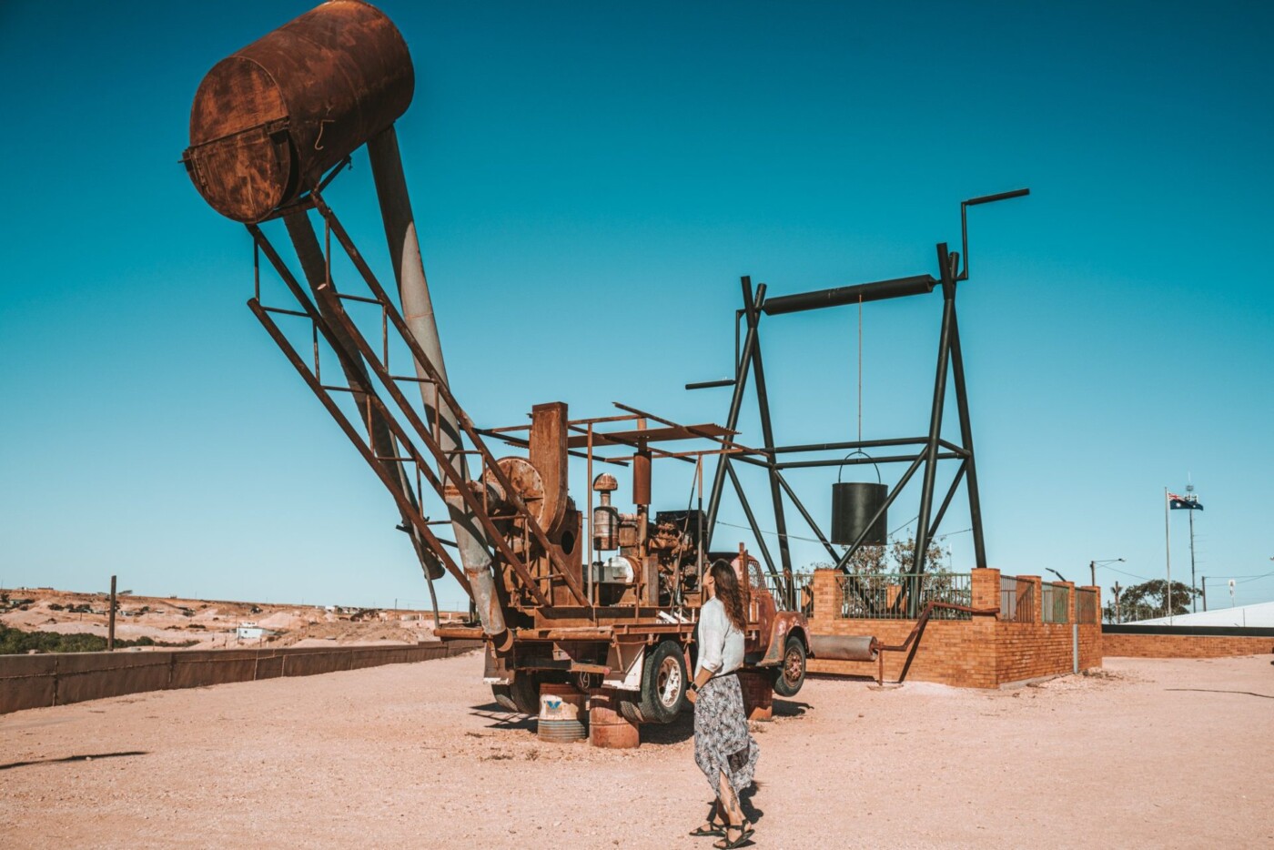 Old mining equipment at Coober Pedy.