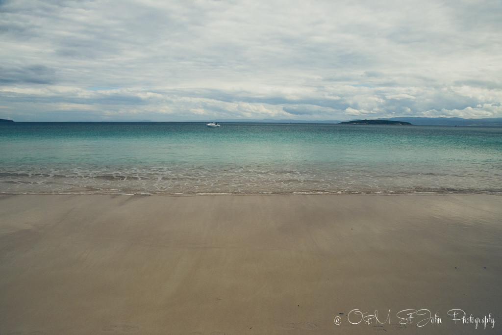 best places to visit in tasmania: Hazards Beach, Freycinet National Park