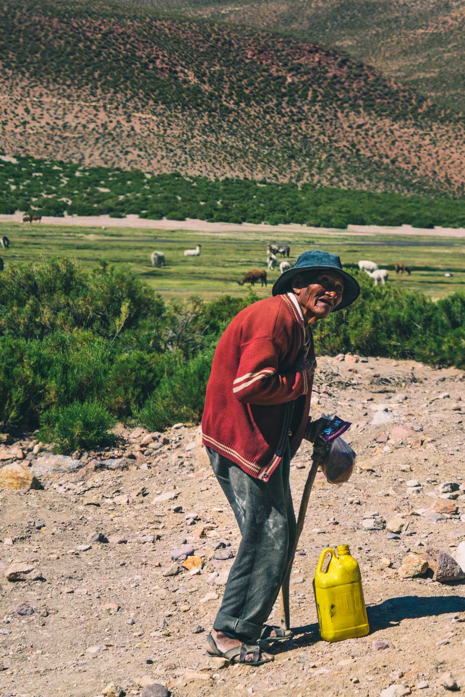 Bolivia Salt Flats tour local man 4553