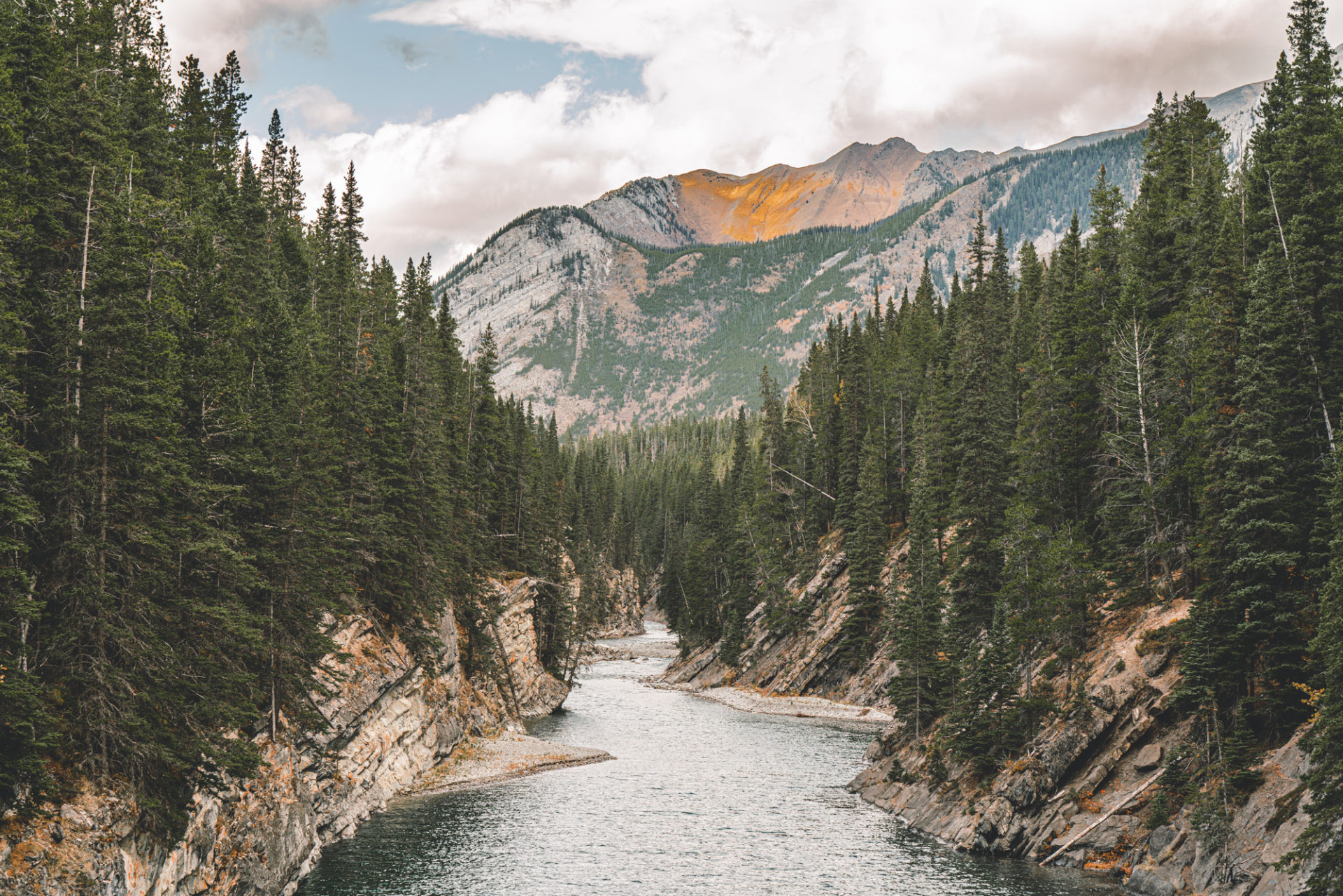 Canada Alberta Rockies Banff Lake Minnewanka Stewart Canyon 06641