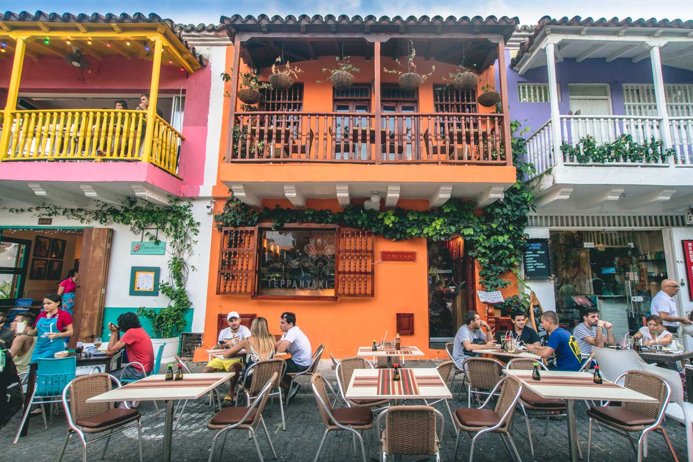 Travel in Colombia: Locals and tourists at a cafe in Cartagena