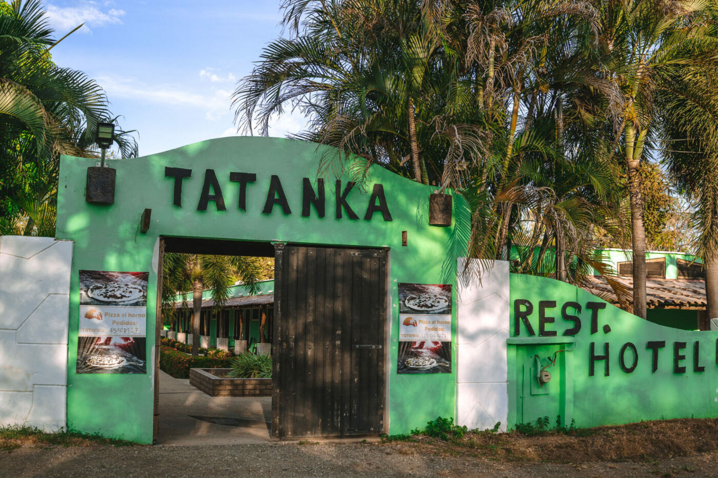 Entrance at Tatanka hotel and restaurant