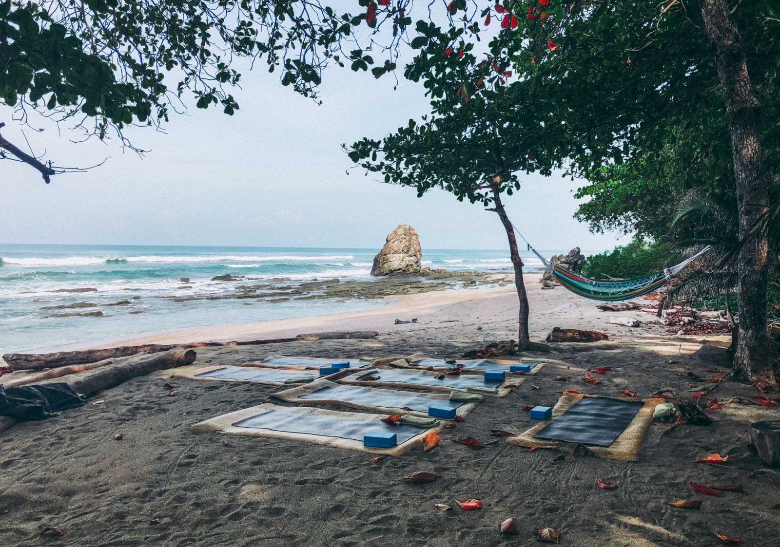 hotels in santa teresa Costa Rica: Beachfront yoga at Latitude 10.