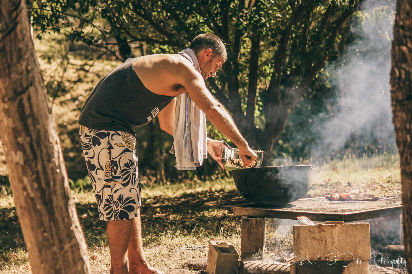Max cooking gallo pinto in Costa Rica