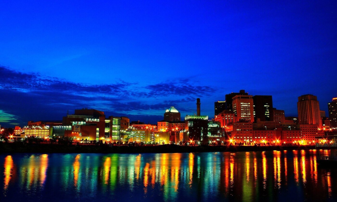 things to do in St. Paul, Downtown Saint Paul Riverfront by Tony Webster. https://www.flickr.com/photos/diversey/695165531