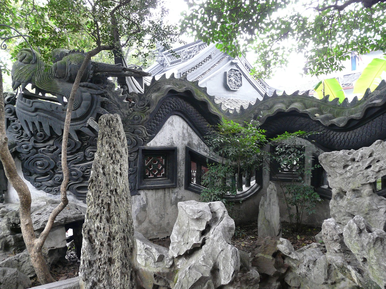 Dragon Walls Yu Garden Shanghai