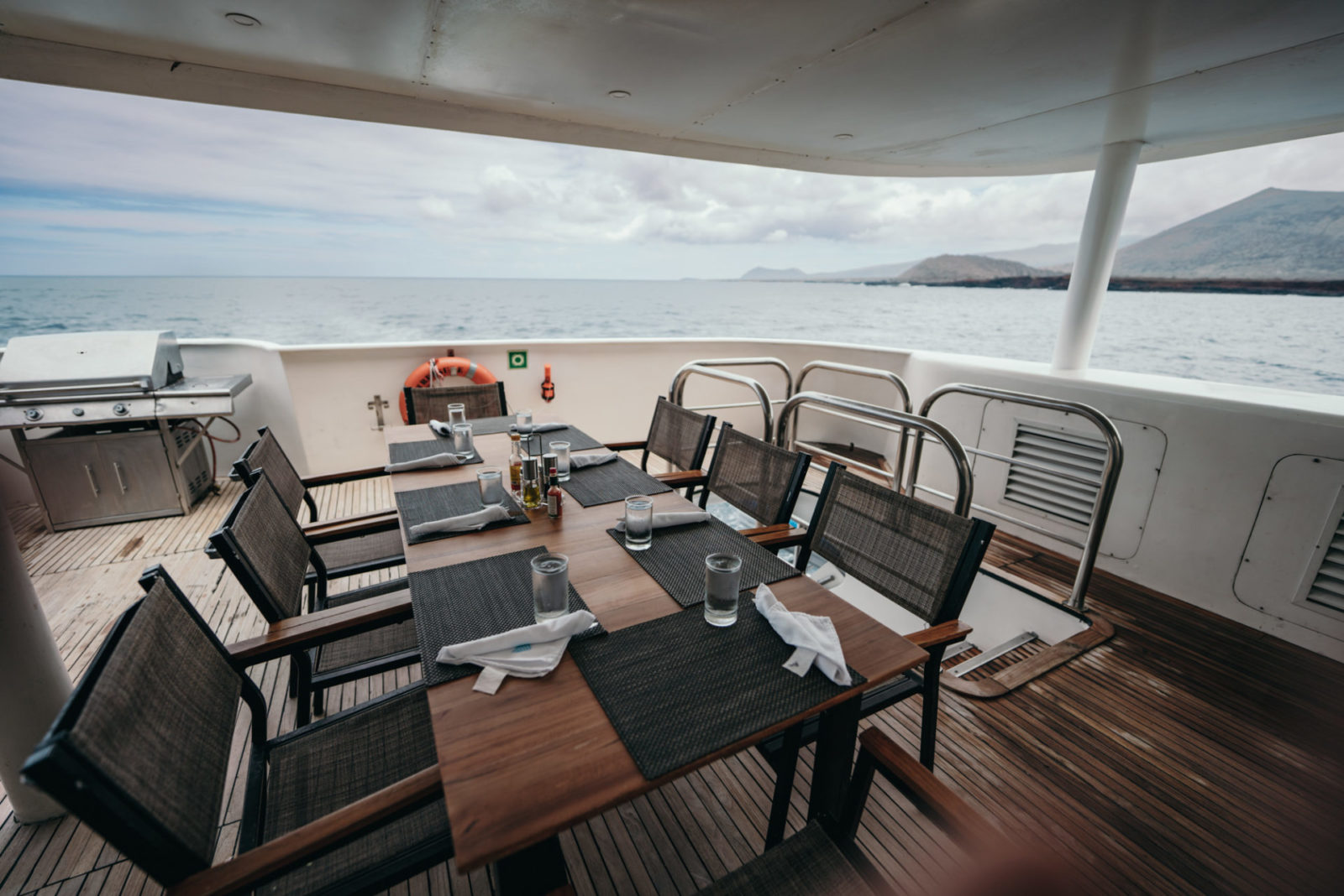 Ecuador Galapagos Oniric Cruises dining area 09581