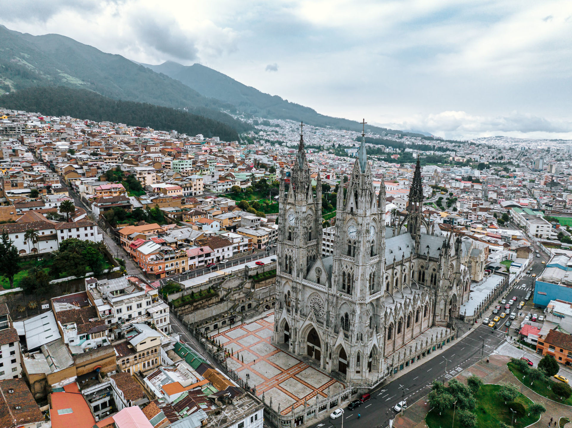 Basilica del Voto National Church: Famous places in Quito Ecuador