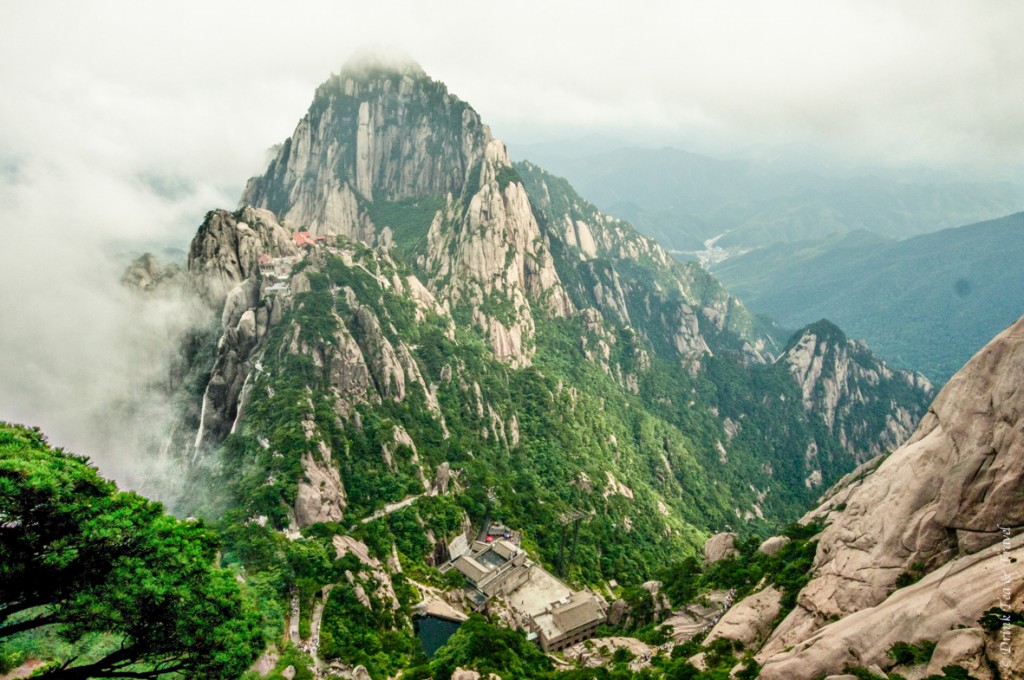 Beautiful places in China: One of the higher peaks on Huangshan