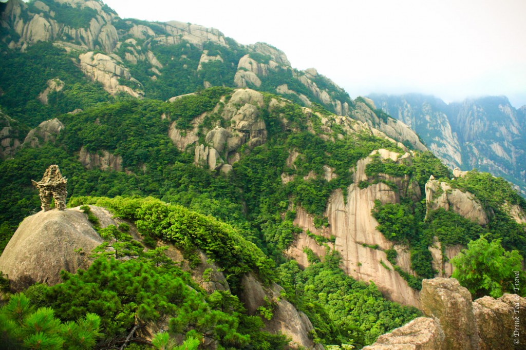 Beautiful places in China: View from the fairy - walking bridge in Huangshan