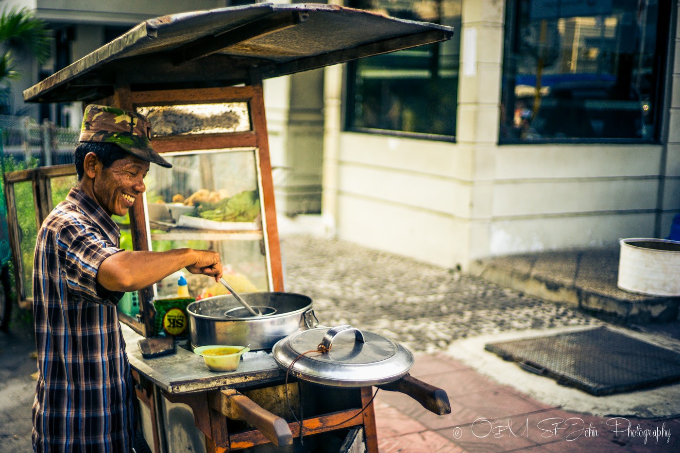 what to do in Yogyakarta: Visit one of the many small street food stalls near our hotel on Jalan Ponwocinatan