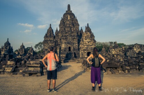 Couples Vacation: couple enjoying the temples