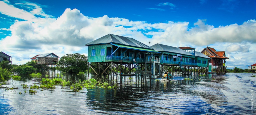 Kampong Phluk - a village on stilts in Tonlé Sap