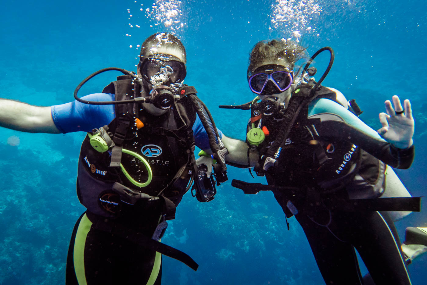 Long wetsuit for Oksana, shortie for Max!