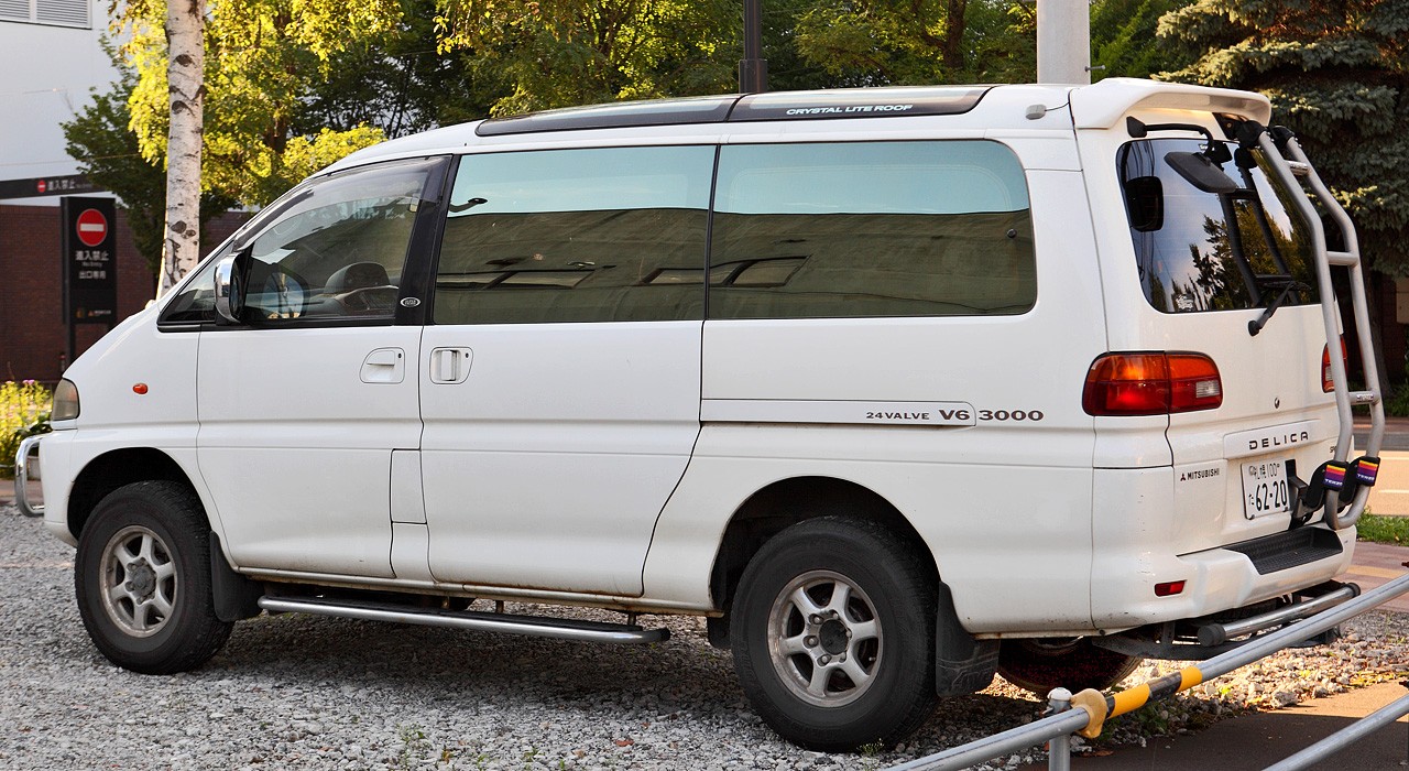 Mitsubishi Delica Space Gear 406