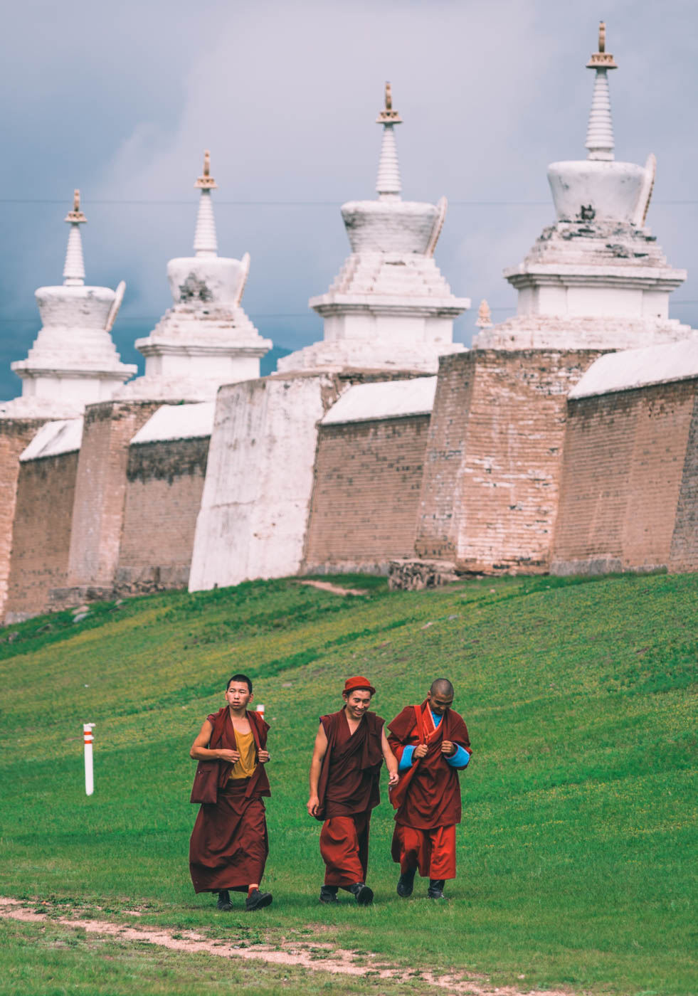 Mongolia Kharkhorin Erdene Zuu monks 0982
