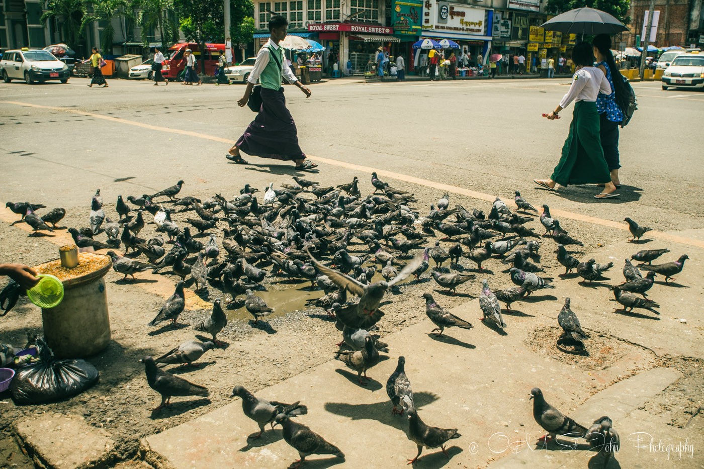 3 days in Yangon: Street in Yangon, Myanmar