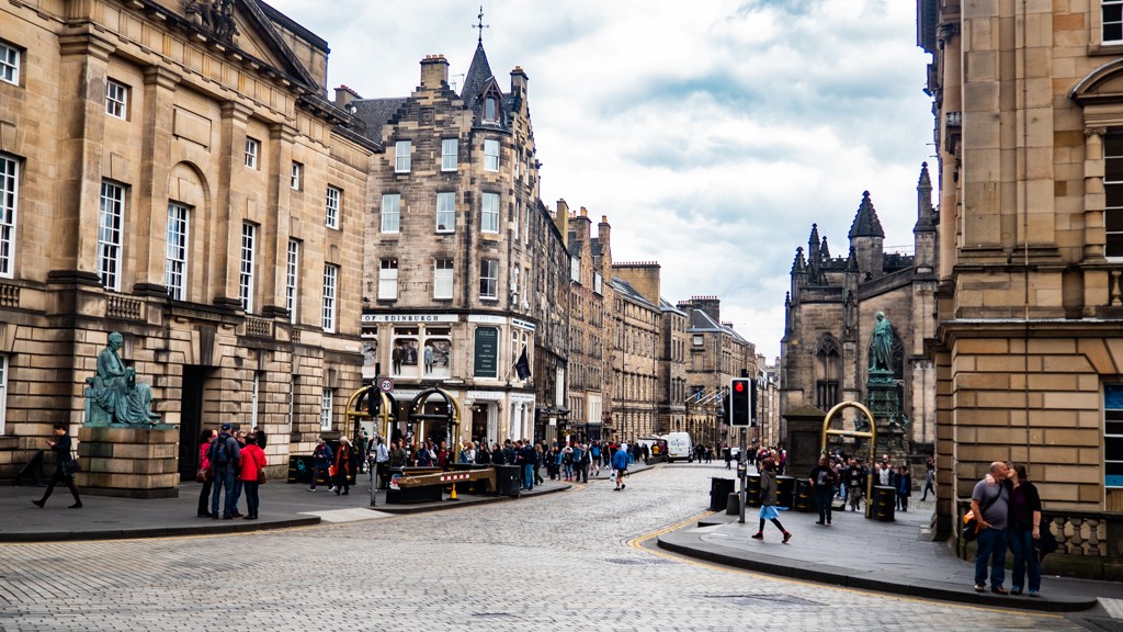 Where to Stay in Edinburgh: Guide to the Best Neighbourhoods and Hotels in Edinburgh, Scotland