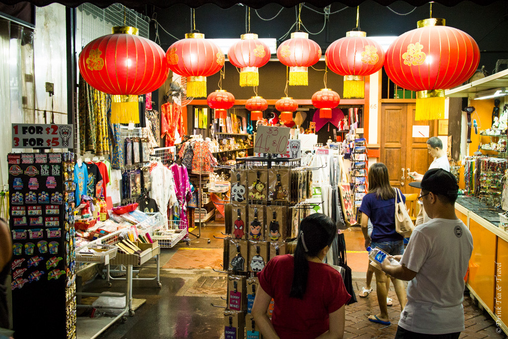 Stopover in Singapore: Shopping street in Chinatown, Singapore