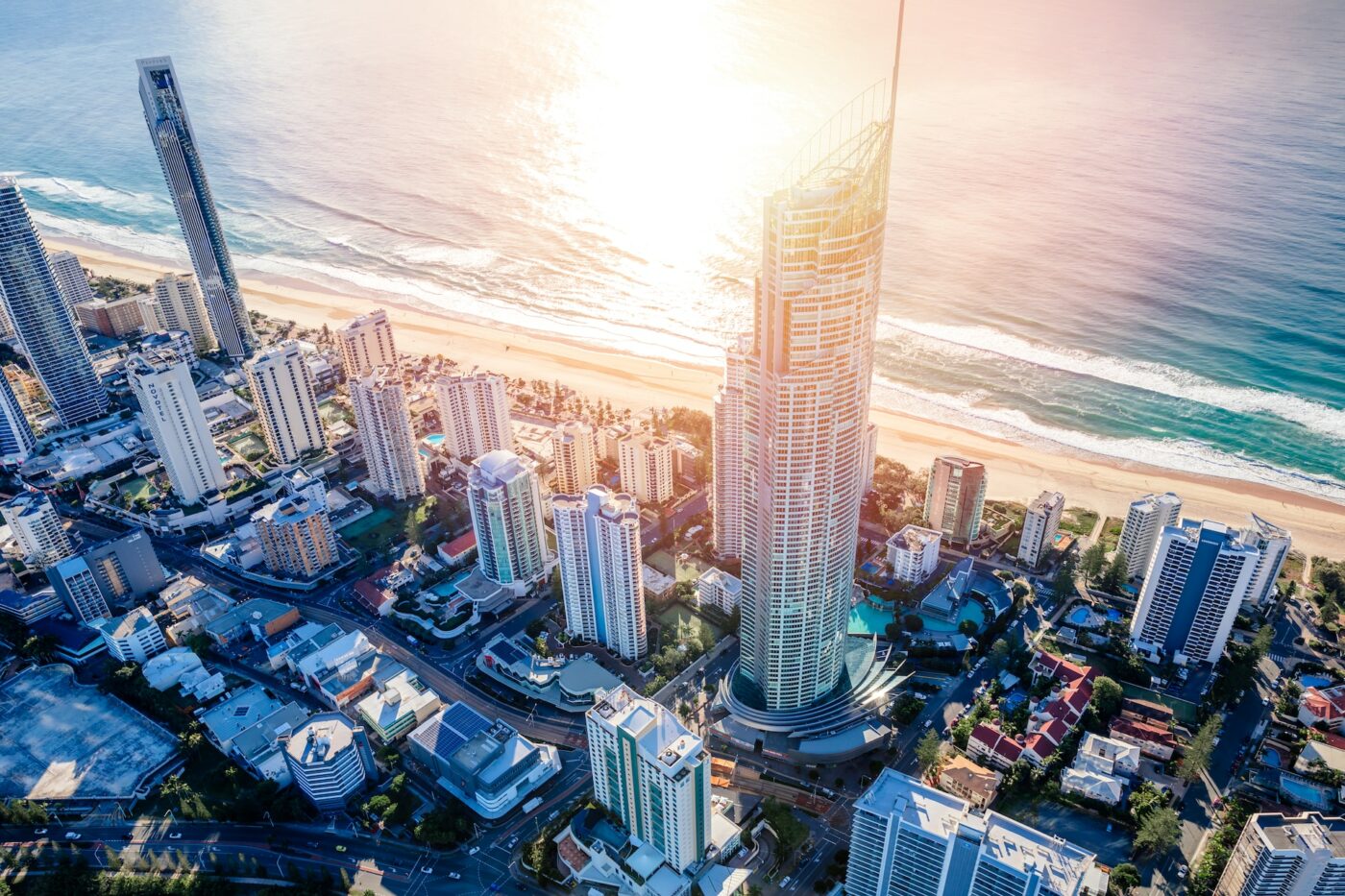  Surfer's paradise, beaches in Gold Coast