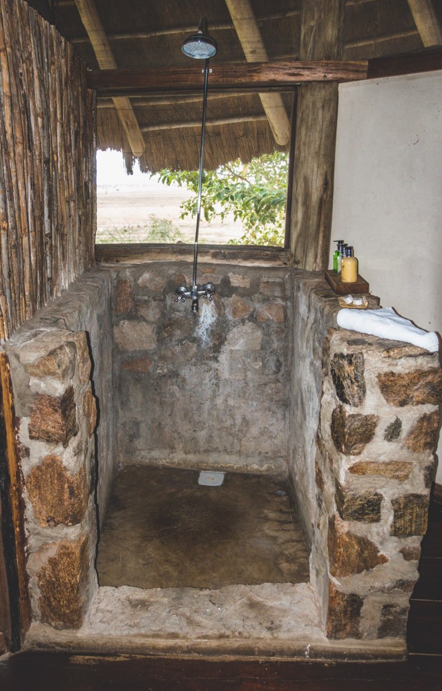 Uganda Kidepo Apoka Lodge bathroom 04396