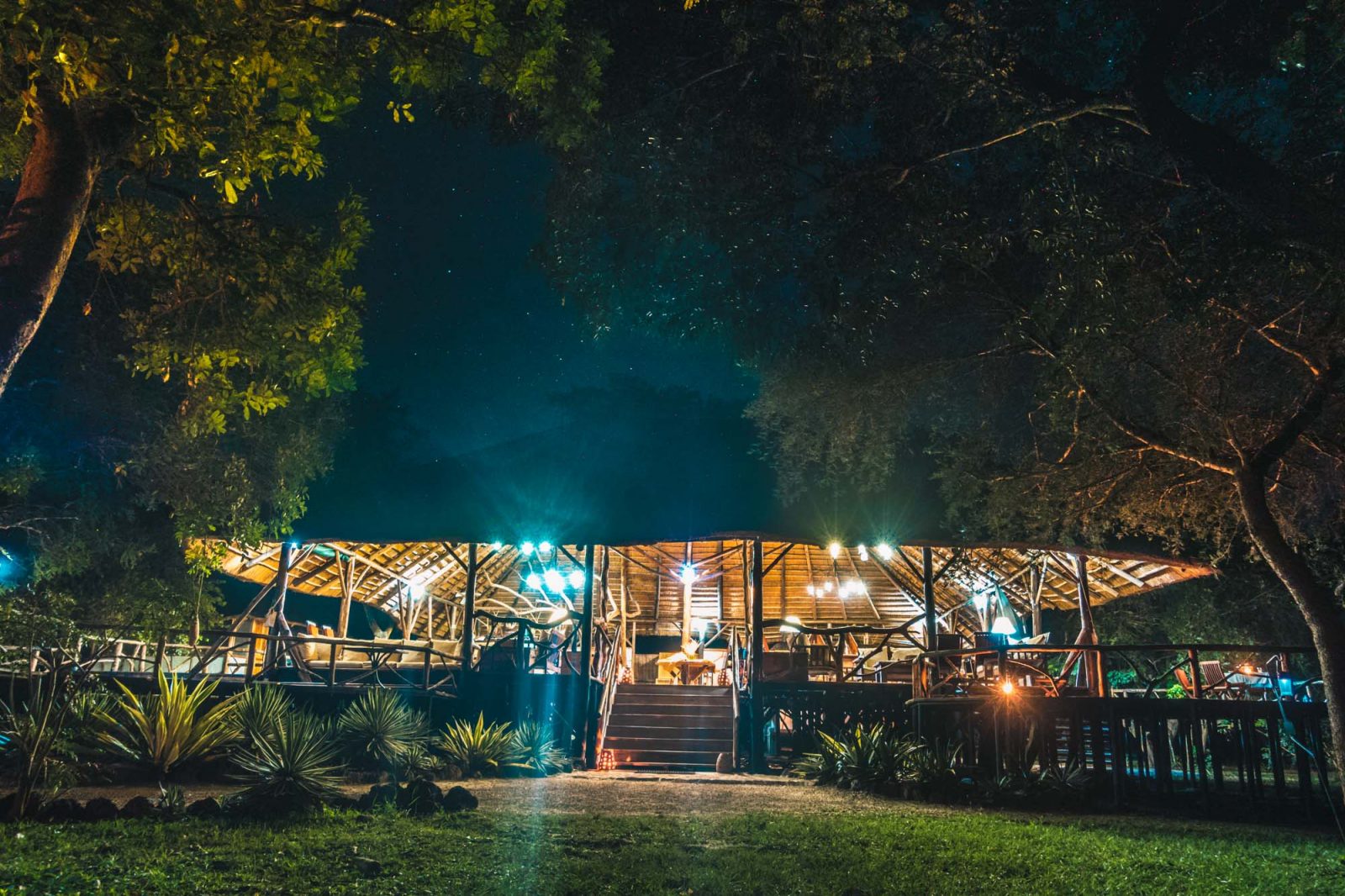 Restaurant and lounge at Baker's Lodge, Murchison Falls National Park