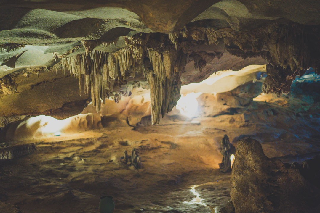 Vietnam Halong Bay cave 0119