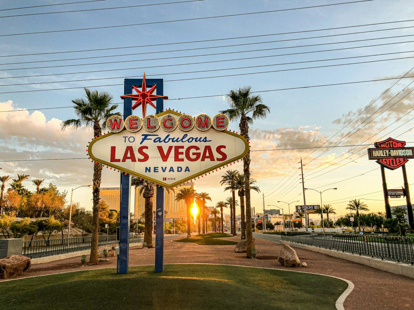 Las Vegas sign, places to visit in June