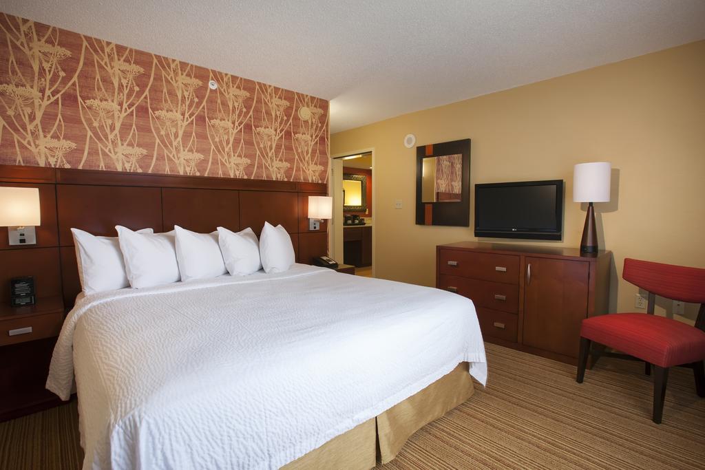 What to do in Orlando: Double room at the Orlando Courtyard Marriot. Photo by Marriot Hotels. 